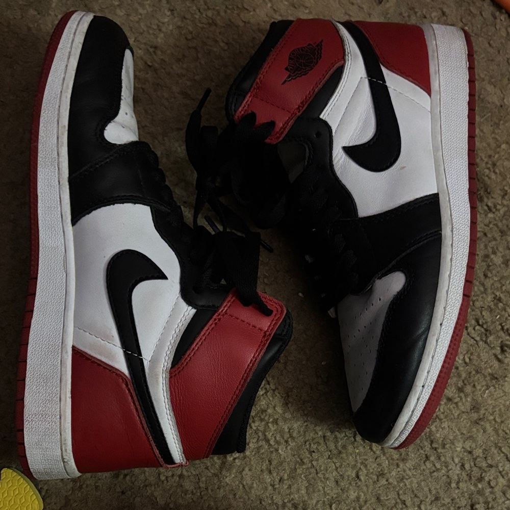 Nike Men's Black, White, and Red High-Top Sneakers
